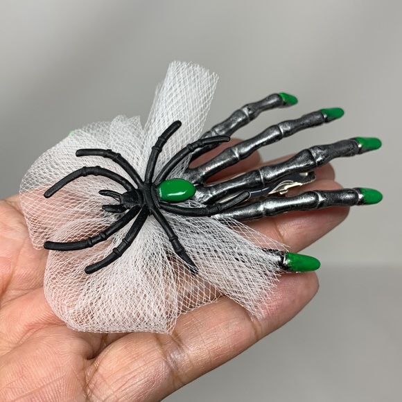 3.5” hair clip creepy hair accessory skeleton hand Day of the Dead new - Picture 3 of 16